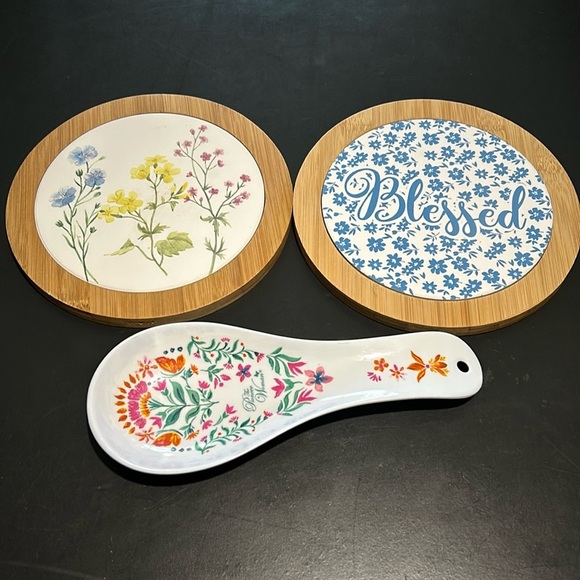 The Pioneer Woman Other - A set of Kitchen Trivets, and Pioneer woman’s spoon holder